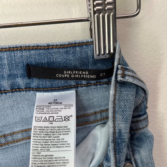 Banana Republic Premium Light Denim Girlfriend Mid-Rise Jeans | Size 27 - Picture 6 of 8